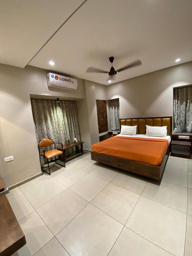 Hotel Vrindavan Deluxe 콜라푸르 외부 사진