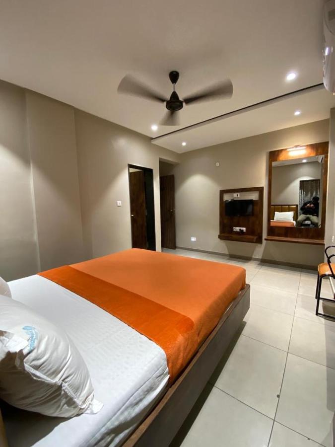 Hotel Vrindavan Deluxe 콜라푸르 외부 사진