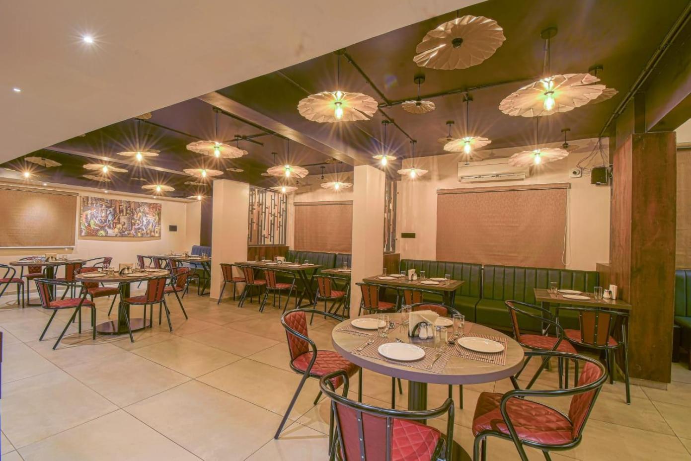 Hotel Vrindavan Deluxe 콜라푸르 외부 사진