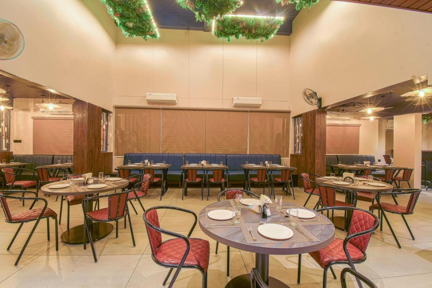 Hotel Vrindavan Deluxe 콜라푸르 외부 사진