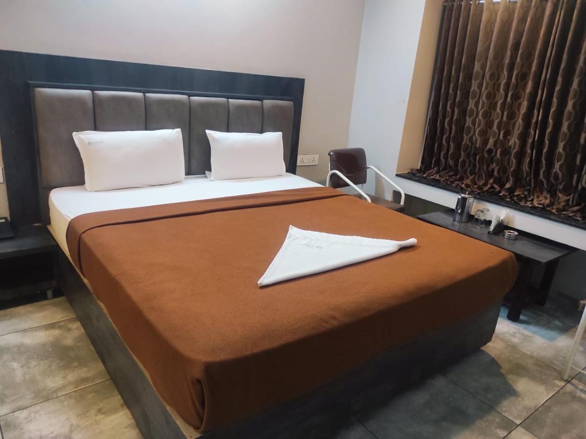 Hotel Vrindavan Deluxe 콜라푸르 외부 사진