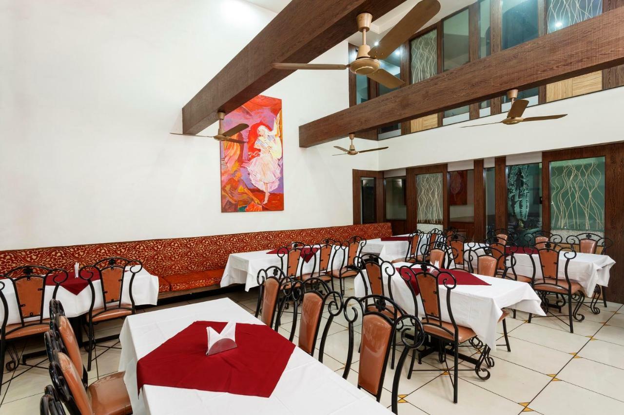 Hotel Vrindavan Deluxe 콜라푸르 외부 사진